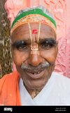 an-old-indian-man-in-traditional-clothing-baldeo-mathura-district-uttar-pradesh-india-2HT8JX4.jpg