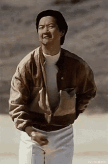 https://media.tenor.com/iv_gVuhCZLQAAAAM/jerk-ken-jeong.gif