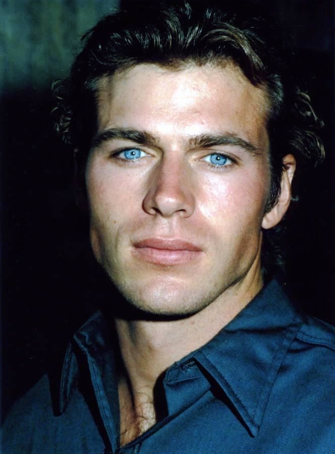 jon-erik-hexum-5b54c178-185b-4f96-a9de-11a4599de4c-resize-750.jpeg