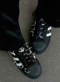 This contains an image of: 