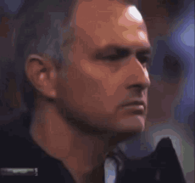 jose-mourinho-knees.gif