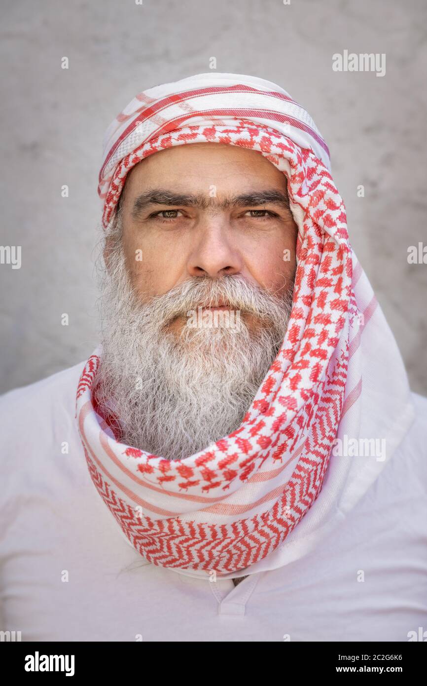 Traditional arab man hi-res stock photography and images - Alamy Traditional arab man hi-res stock photography and images - Alamy
